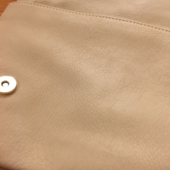 NWOT Francesca’s Aztec Fold Over Tassel Clutch - Picture 7 of 8